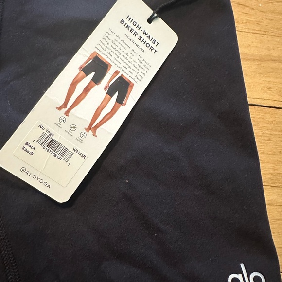 Alo Yoga High Waist Biker Short - NWT, Size Small - Picture 4 of 7